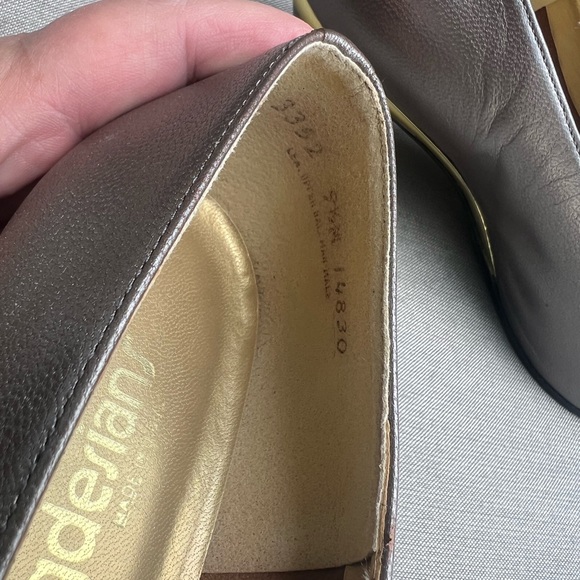 Vintage California Magdesians Taupe Leather Pumps Gold Trim & Accents - Picture 4 of 6